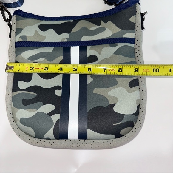 Haute Shore Neoprene Camo Crossbody Bag Blue White Stripe Strap - Picture 10 of 12